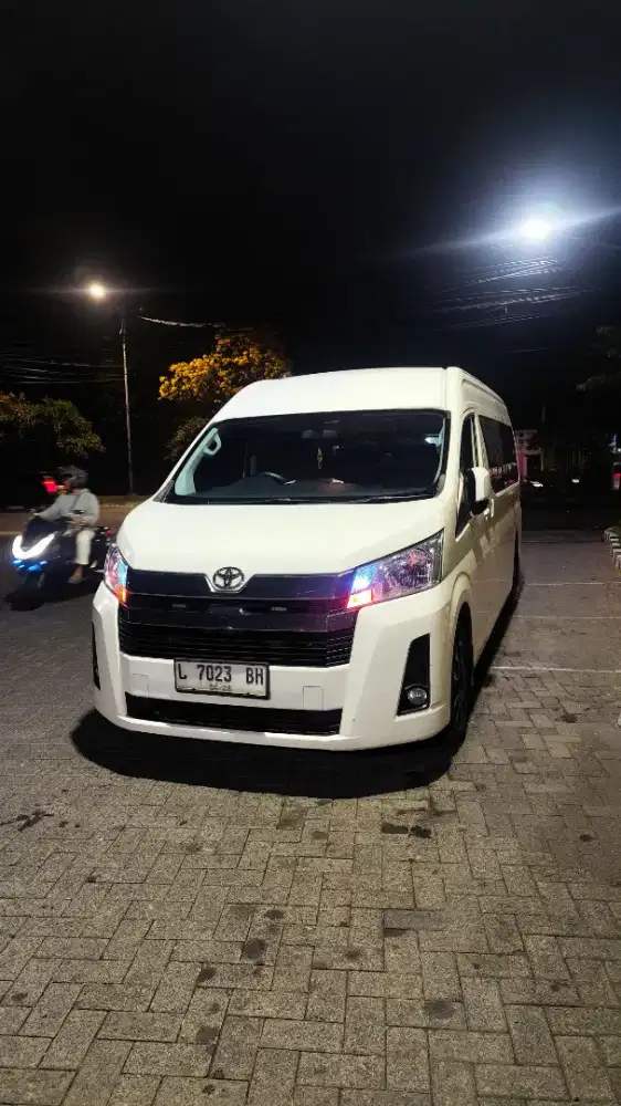 Sewa Rental Mobil Toyota Hiace Premio Surabaya Sidoarjo