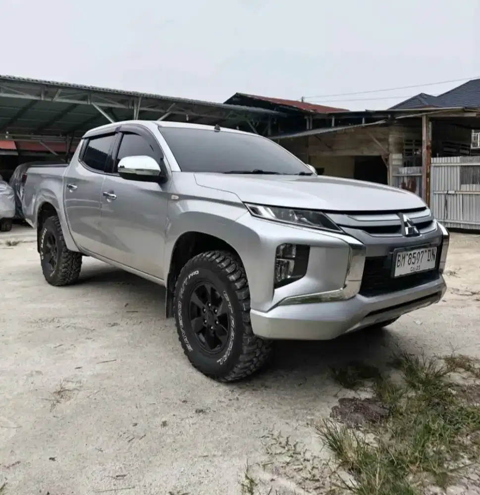 MITSUBHISI STRADA TRITON 2.4 DC GLS 4X4 MT 2021