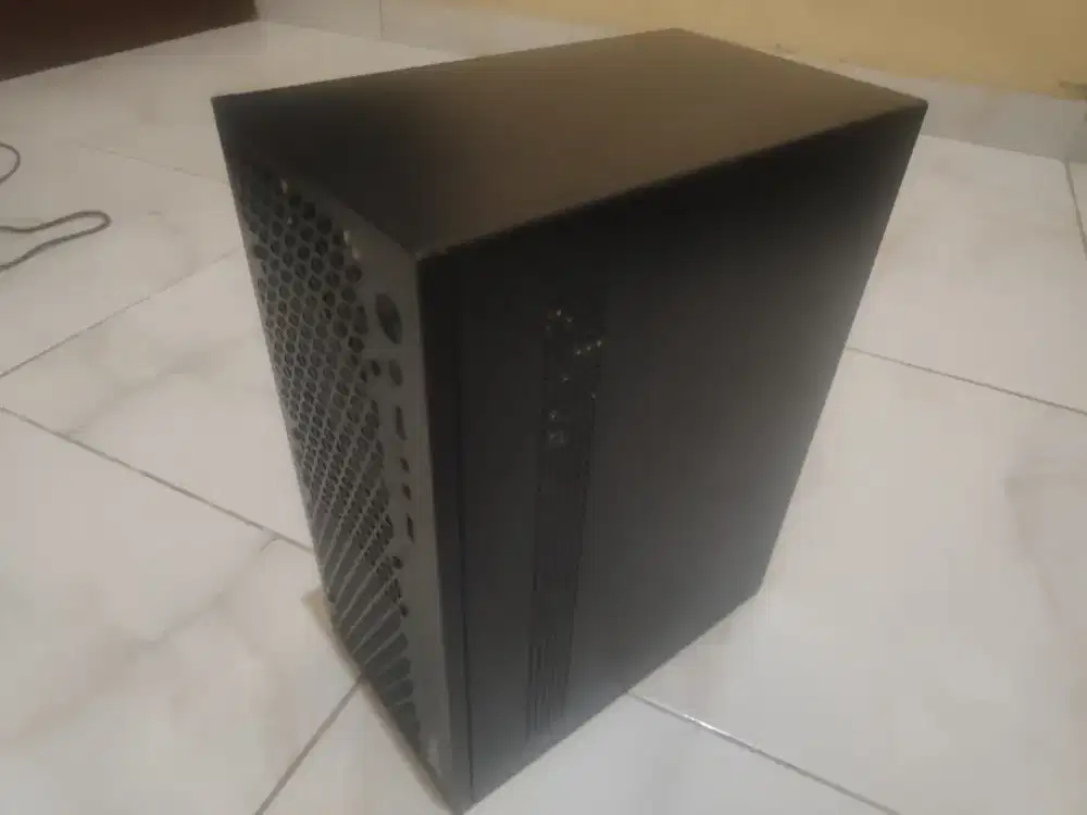 PC rakit bekas pemakaian 9 bulan i7 Ssd