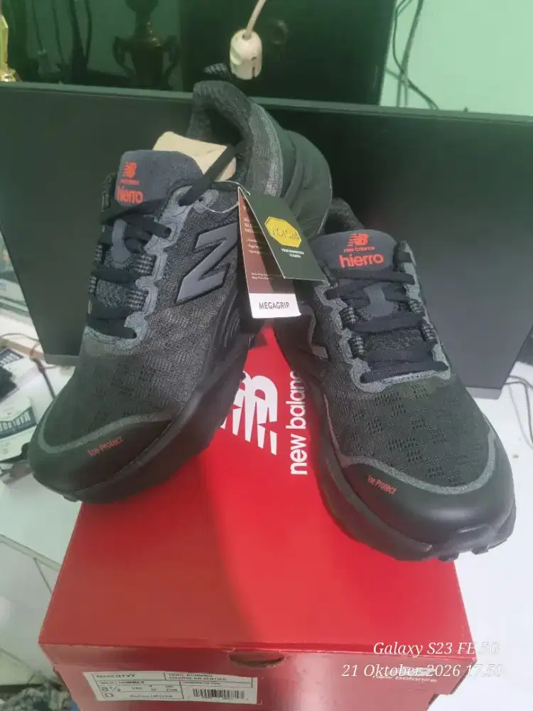 New Balance Hierro V9 Size 42
