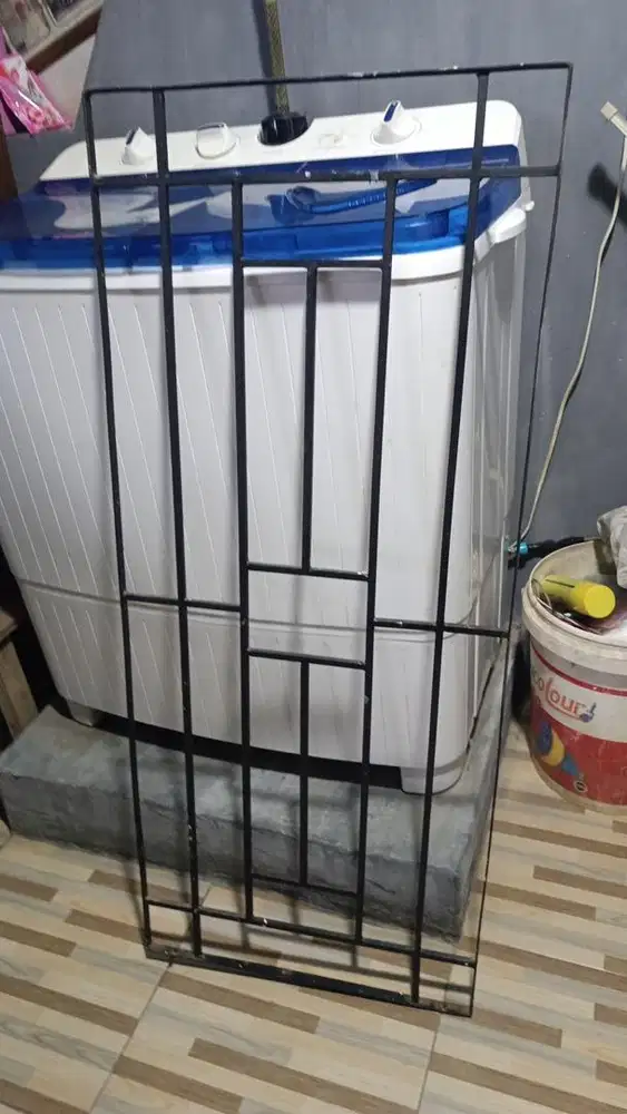 Tralis besi pengaman jendela rumah