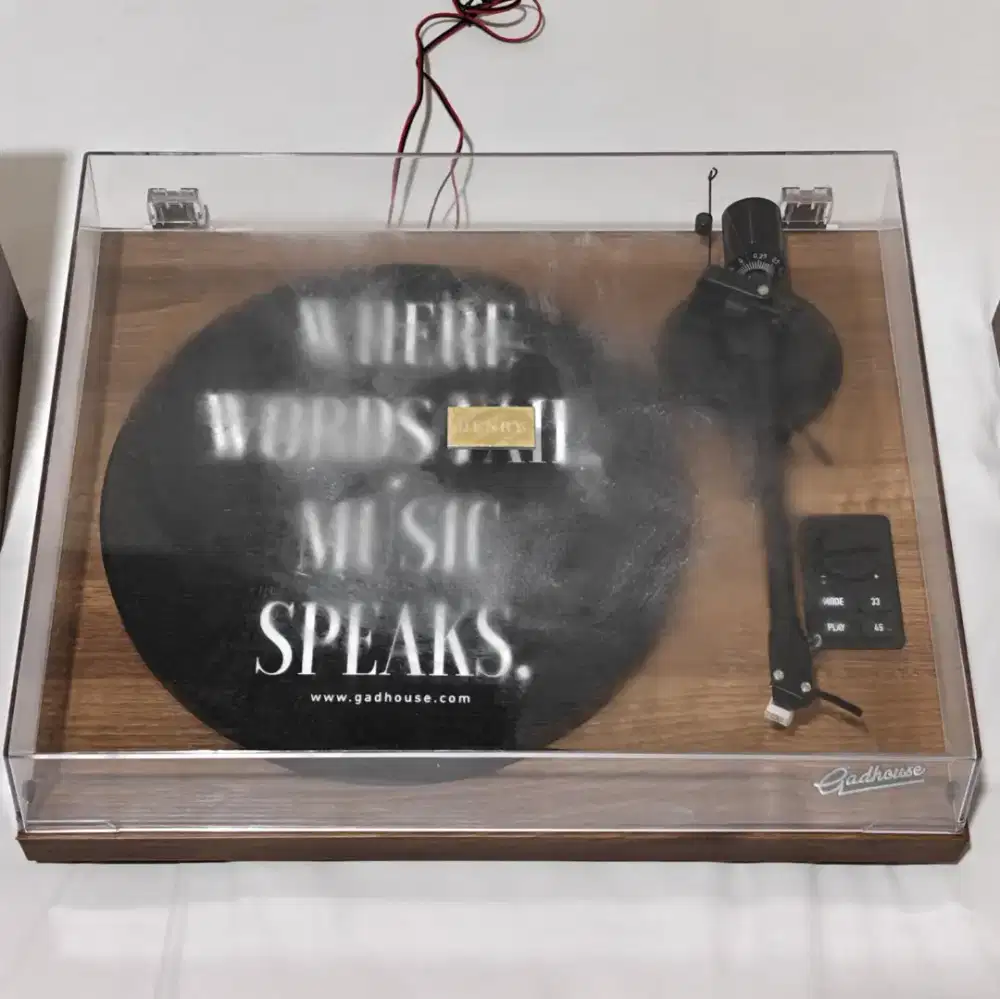 Gadhouse Henry Turntable Player plus speaker