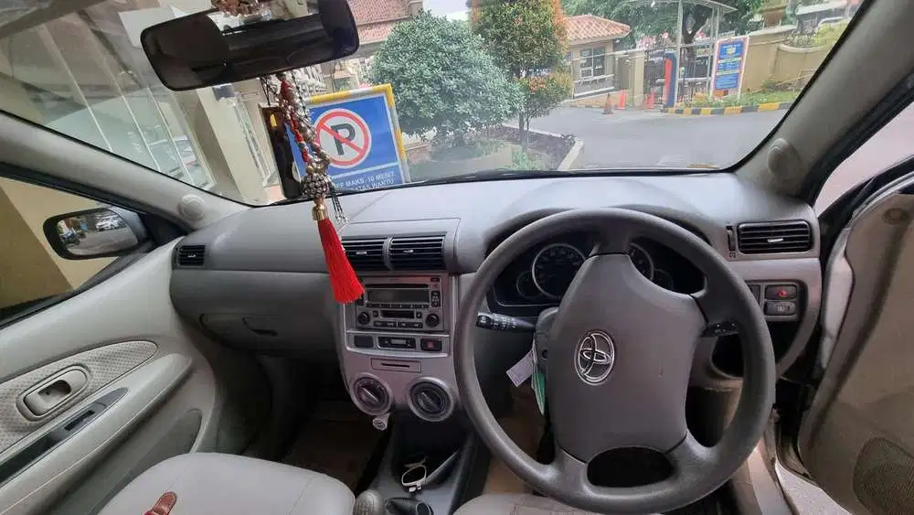 Toyota Avanza 2010 Bensin
