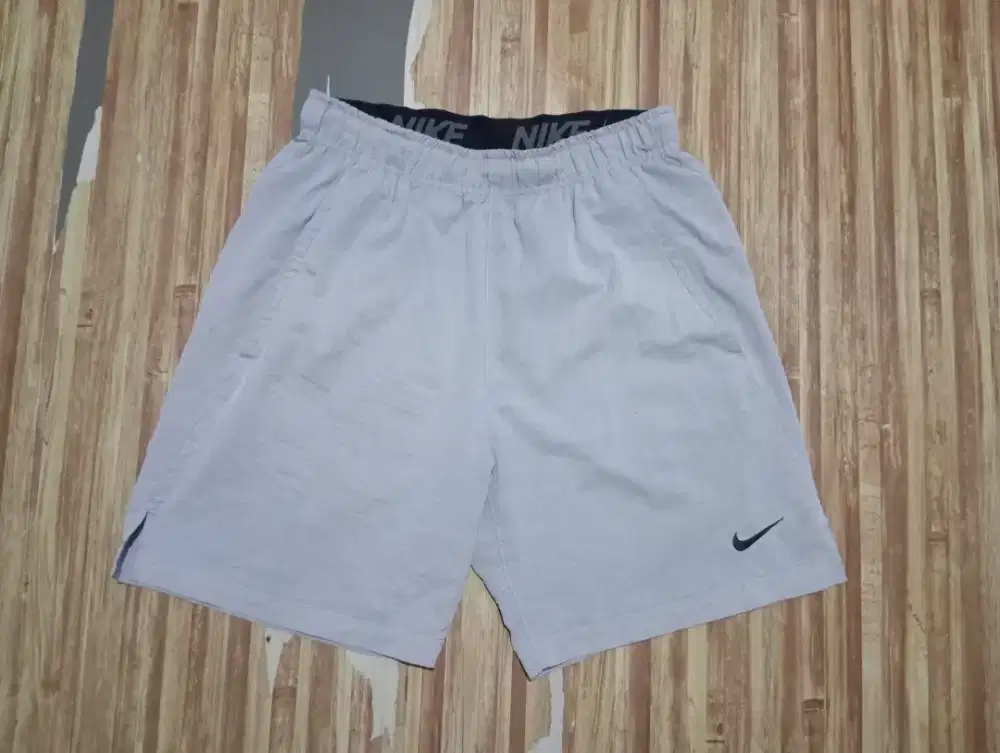 Celana NIKE    .