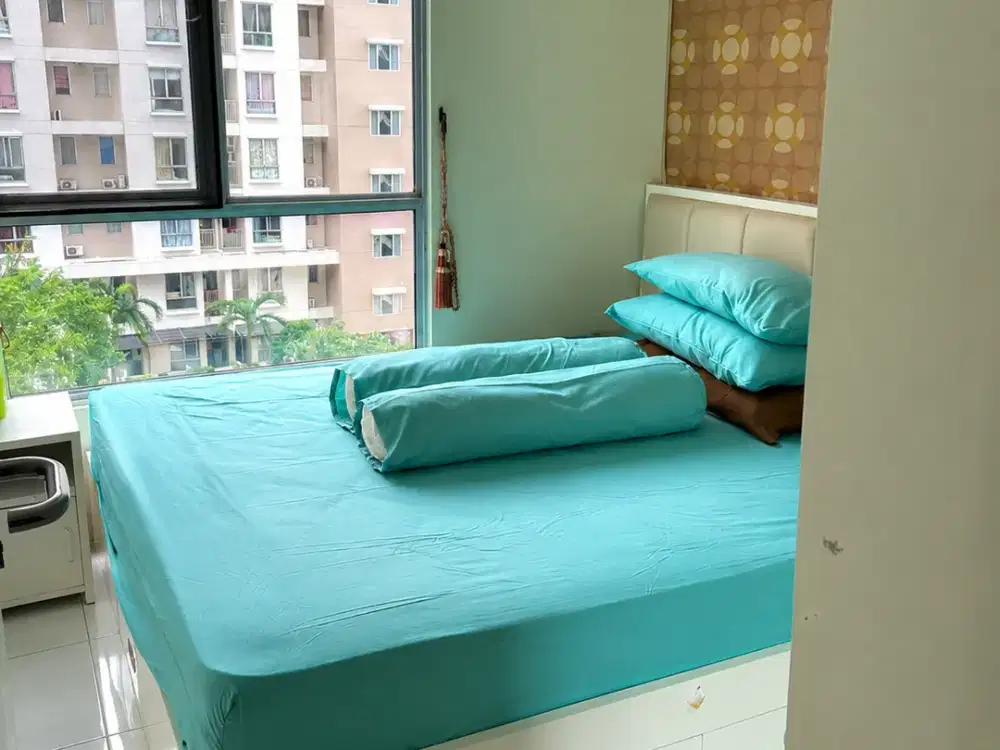 Disewakan Apartemen Eastcoast Residence 2 BR Full Furnished Lantai 5 View Pool Hadap Selatan,  dekat Kampus WM,  ITS,  UNAIR,  sebelah Hokky Pakuwon City,  Surabaya Timur