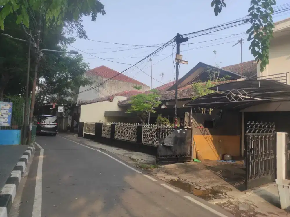 Dijual Rumah siap huni 333/243 m di Cempaka Putih Tengah