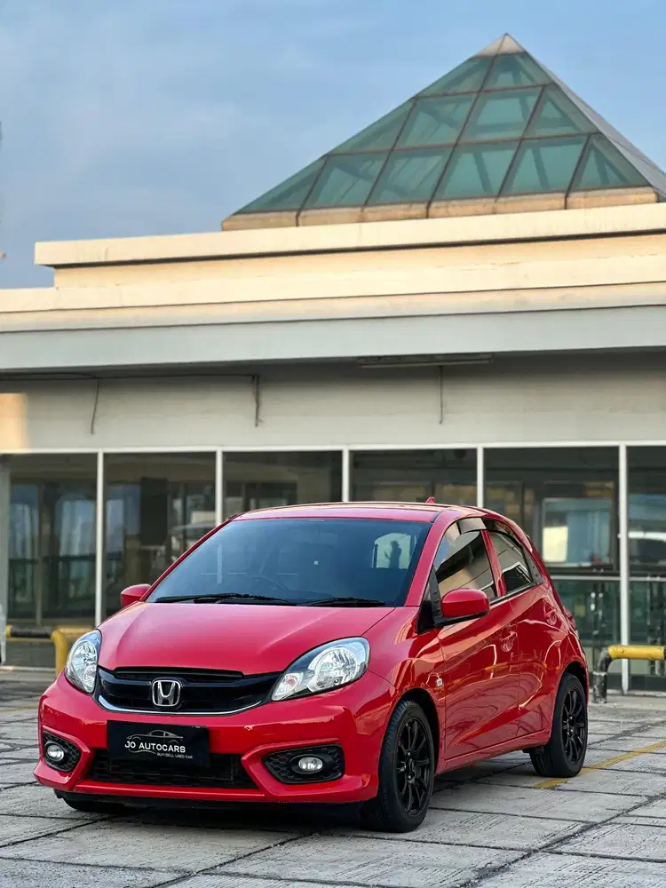 Dp low !! Honda brio 2018 E matic bensin gresh record mirage calya G