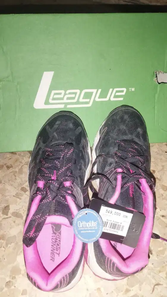 Jual sepatu ukuran 37