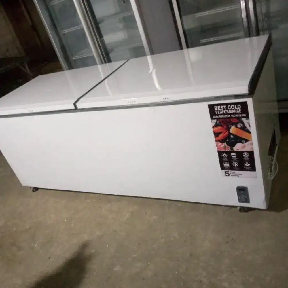 Di jual second frezer box kapasitas 1200 Liter merk GEA