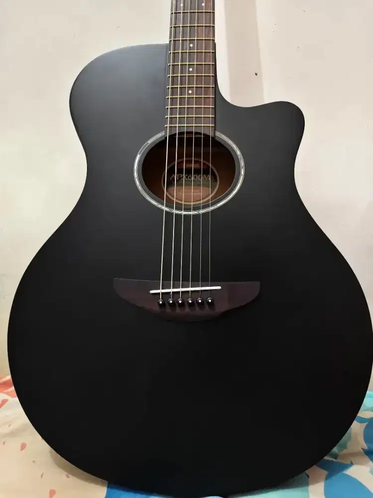 Yamaha APX600M Series Smoky Black Dof