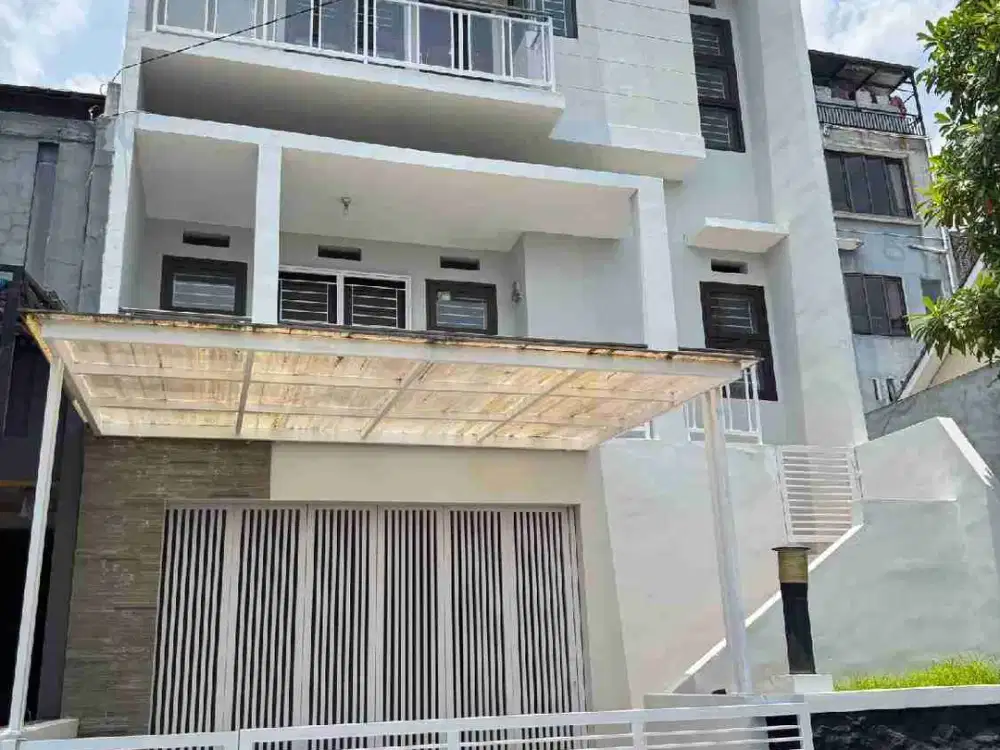 Rumah 3 Lantai Sayana Terrace House Pasir Impun – City View, Carport 2 Mobil, Rp1,5 M Nego!