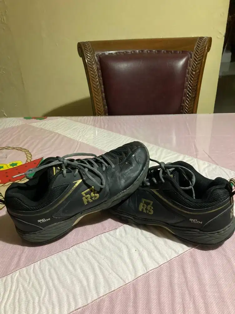 Sepatu badminton rs snd limited