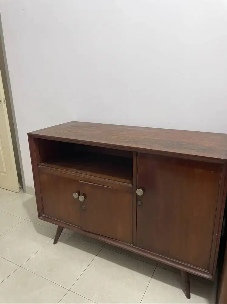 [DIJUAL] Kabinet / Meja TV / Credenza Kayu Jati Tua Vintage