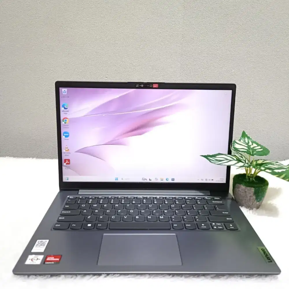 LAPTOP LIKE NEW LENOVO V14 AMD ATHLON 7120 BERGARANSI RESMI 8BULAN