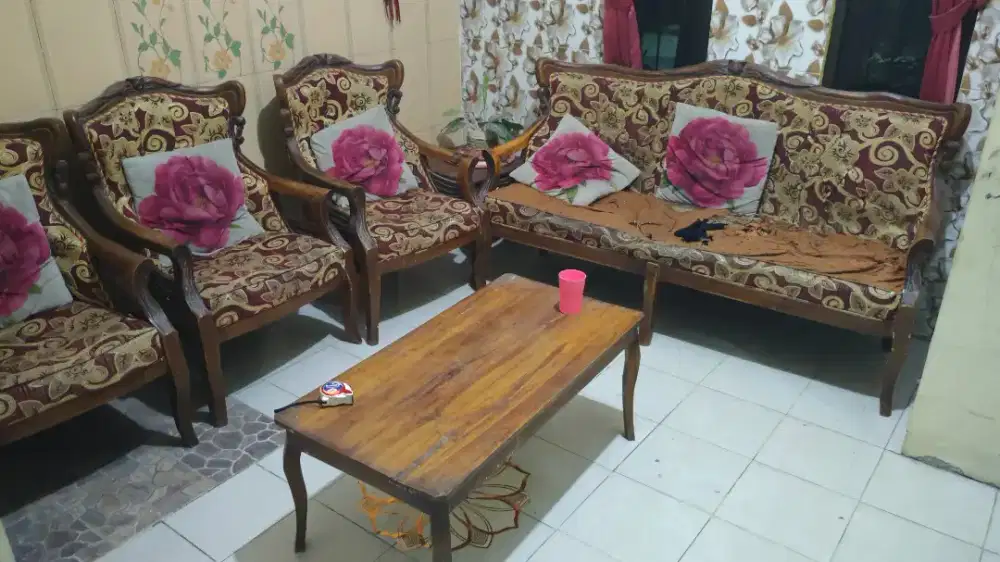 Jual satu set kursi ruang tamu
