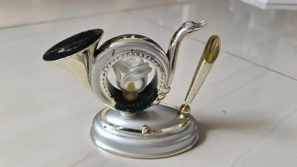 Tempat pulpen meja