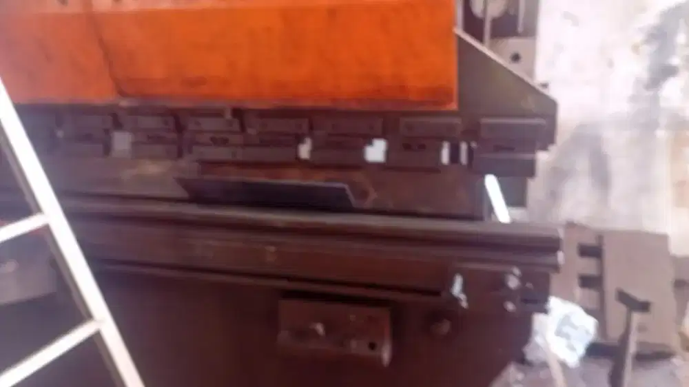 Mesin Bending plat 100ton