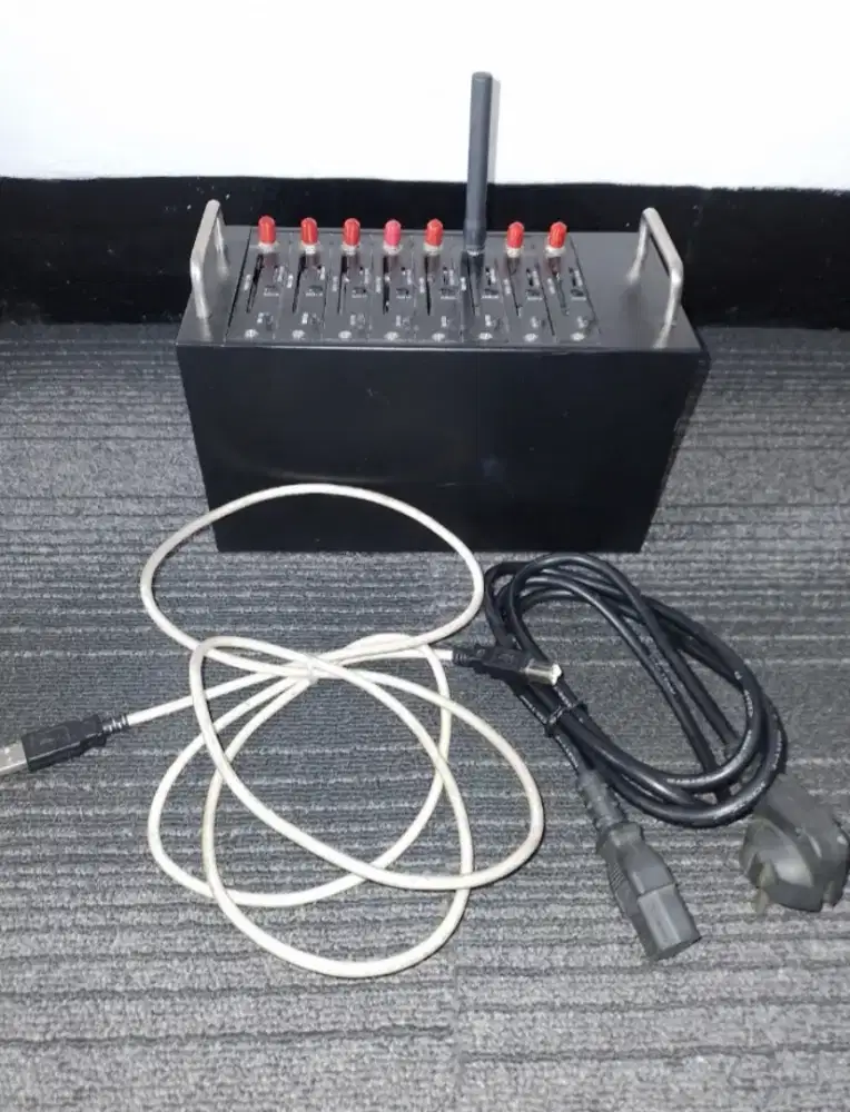 Modem Pool GSM atau SMS Modem Pool 
8 Port