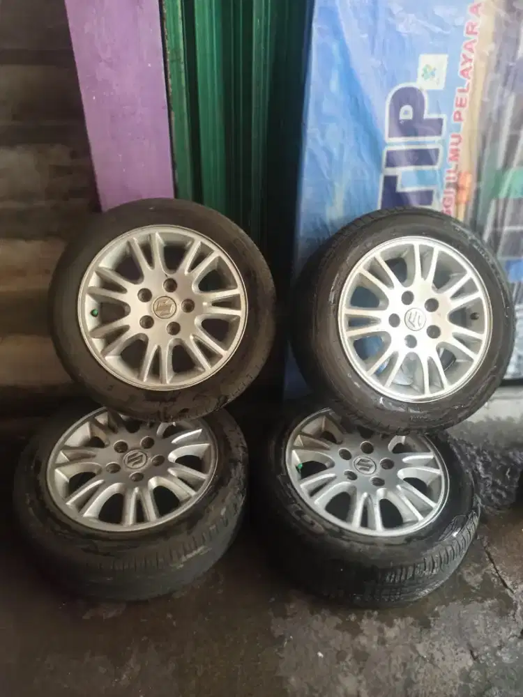 Di jual velg dan ban ori copotan Ertiga R15