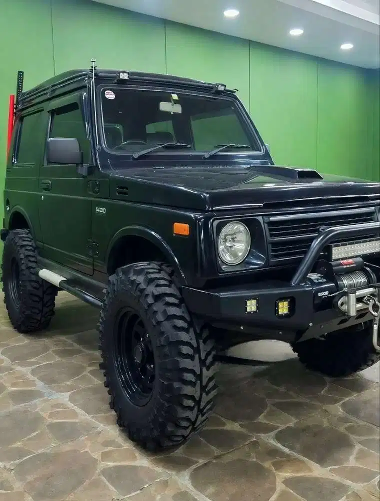 SUZUKI KATANA 1994 HITAM - 4x4
FULL SPEK SIAP NGALAS