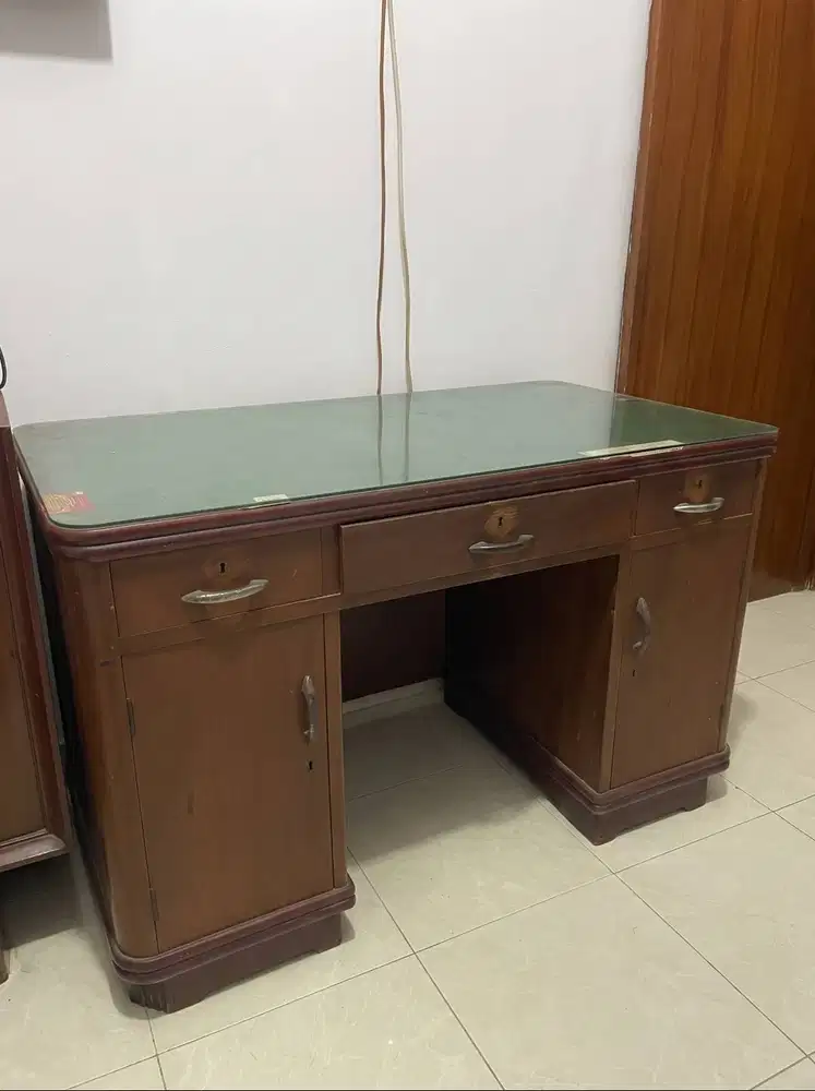 Meja Kerja Kantor Jati Tua Vintage Antik (Lapis Kaca + Laci Kunci)