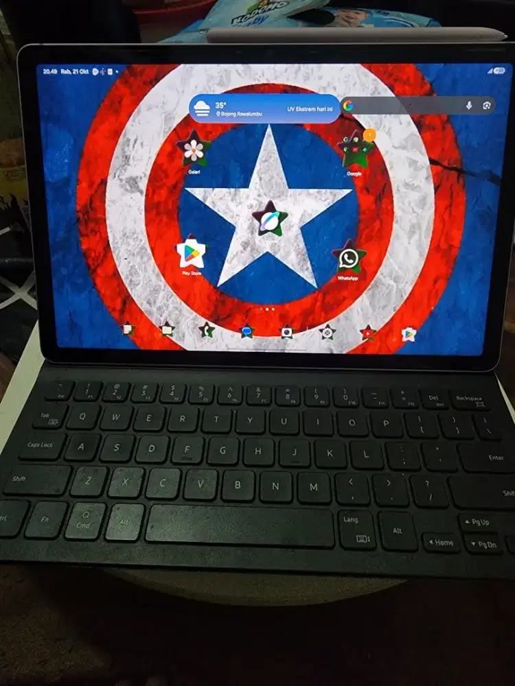Samsung Tab S9 FE 5G 128GB lavender like new plus keyboard cover ori