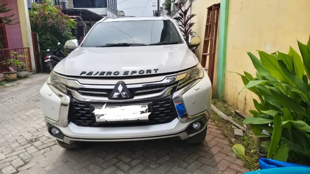Pajero Sport Dakar 4x2 white