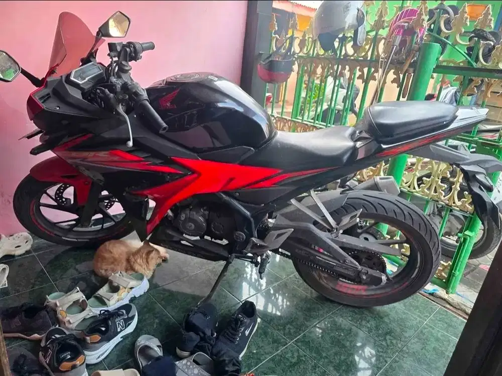 JUAL CBR 150R 2018 WARNA HITAM MERAH