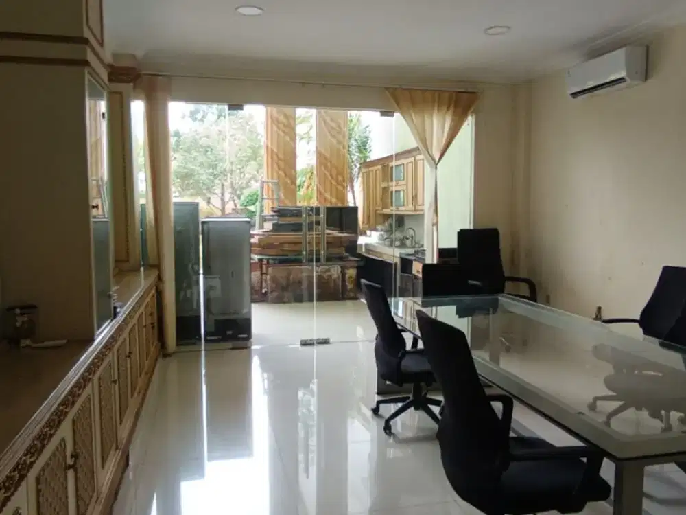DIJUAL RUKO BESAR 4 LANTAI GANDENG 3 DI KEBON JERUK 1 MENIT KE PINTU TOL