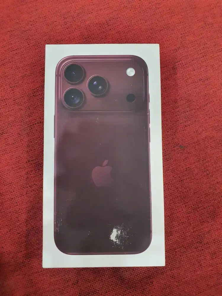 Iphone 18 pro 256gb burgundy garansi ibox 1 tahun