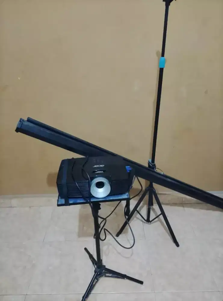 Dijual infokus lengkap dengan layar