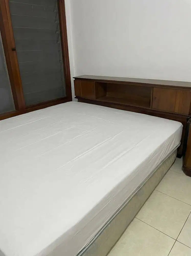 Dipan Tempat Tidur Jati Tua Solid