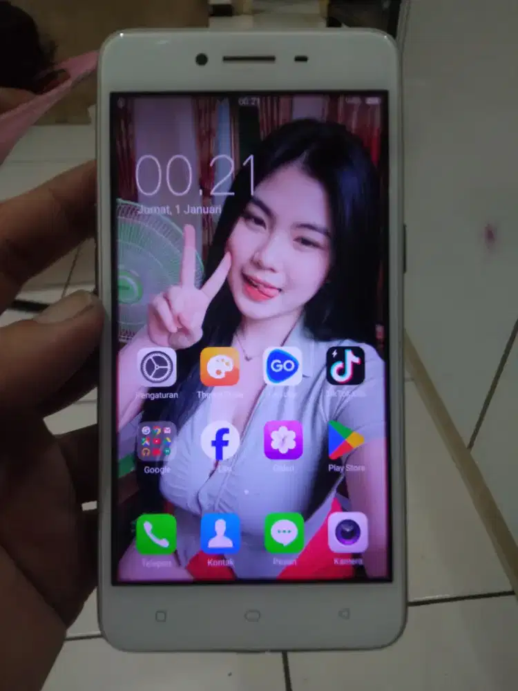 Oppo A37f 4G 2/16 layar 5 inchi gold