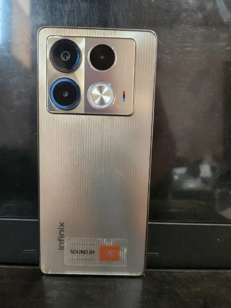 Infinix note 40 8/256 (versi BMW) + charger