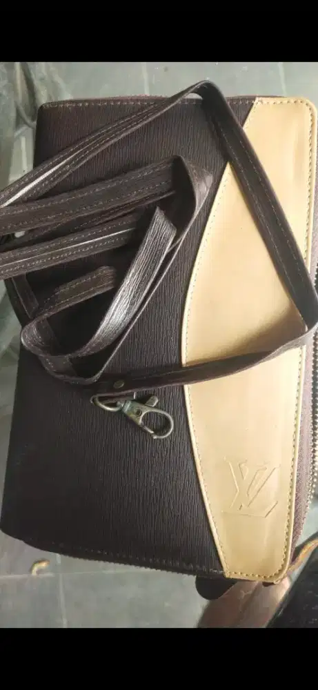 INGIN JUAL TAS LV