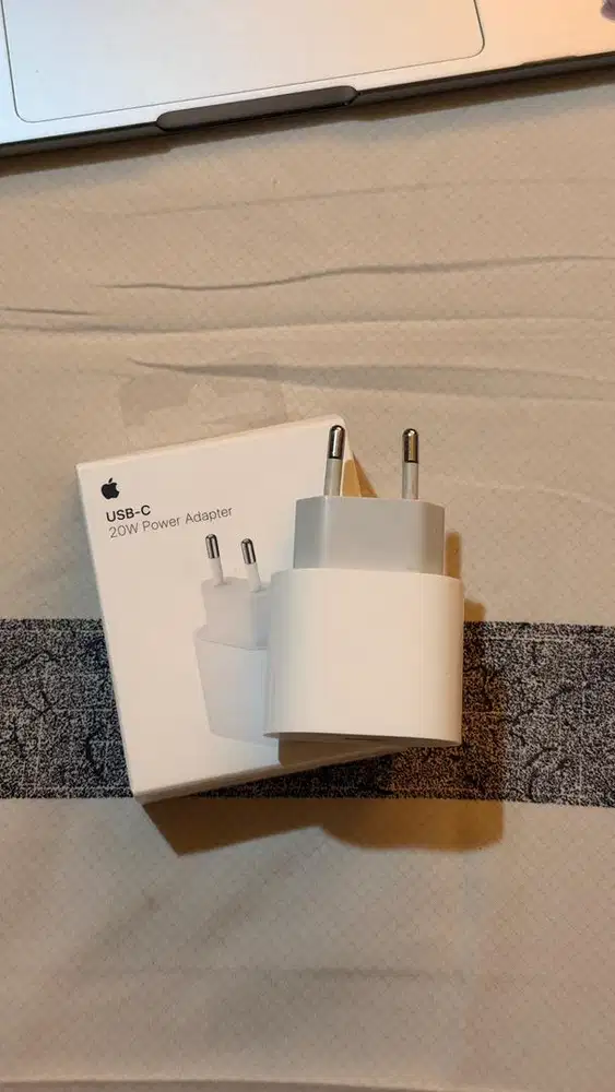 Apple Adapter 20 Watt Ori