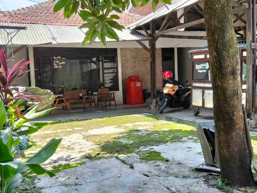 Dijual rumah dengan halaman luas cocok jadi kostan di Kiaracondong