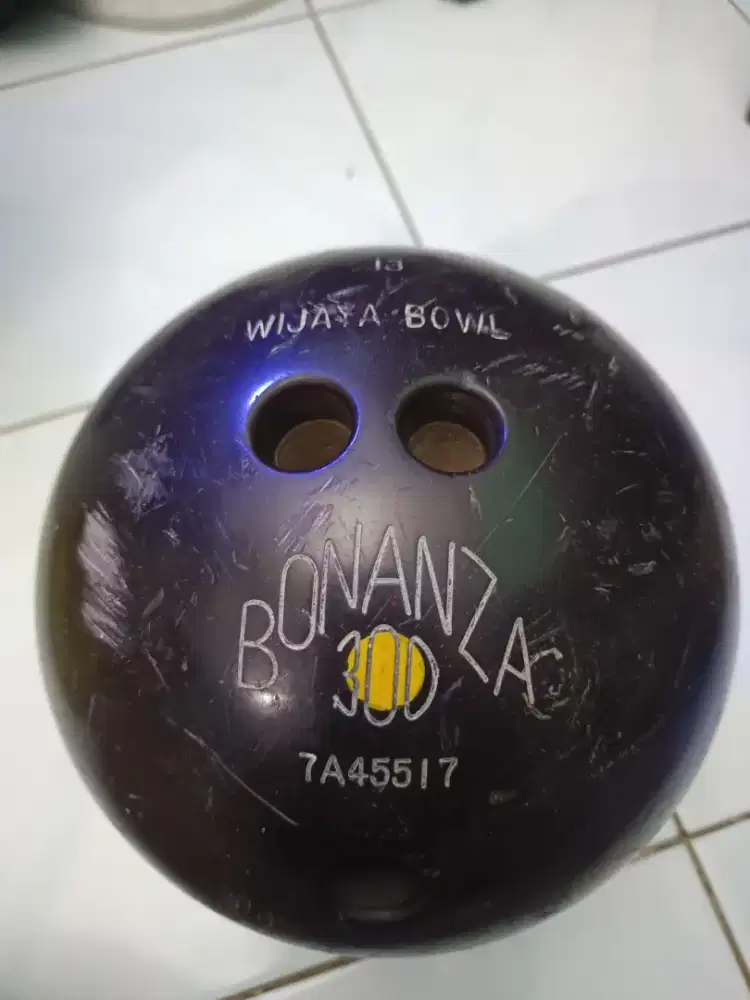 Bola Bowling Bananza 300