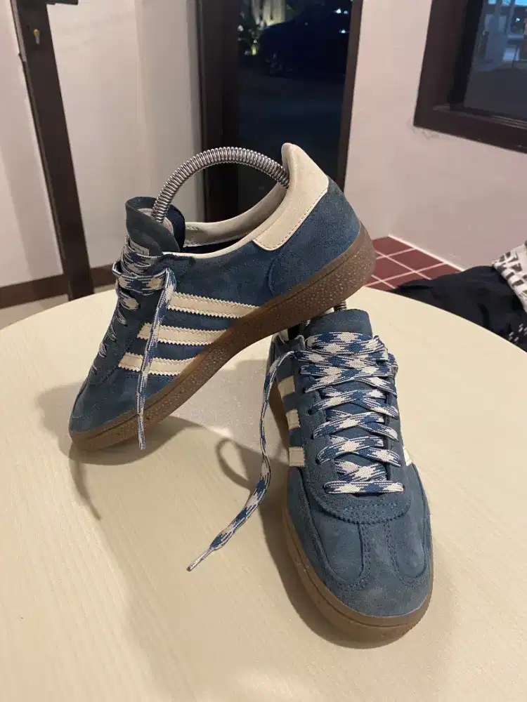 Sepatu Adidas spesial