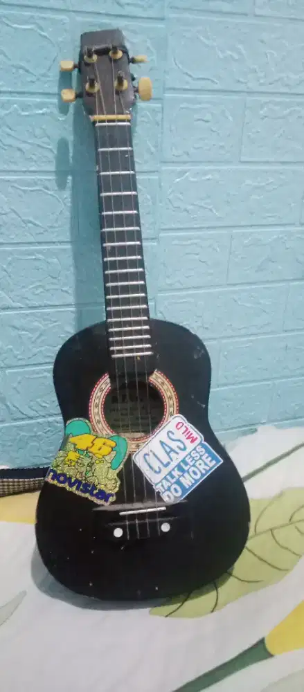 Gitar kecil tapi suaranya ngebas banget ya jadi siak pakai dan siap co