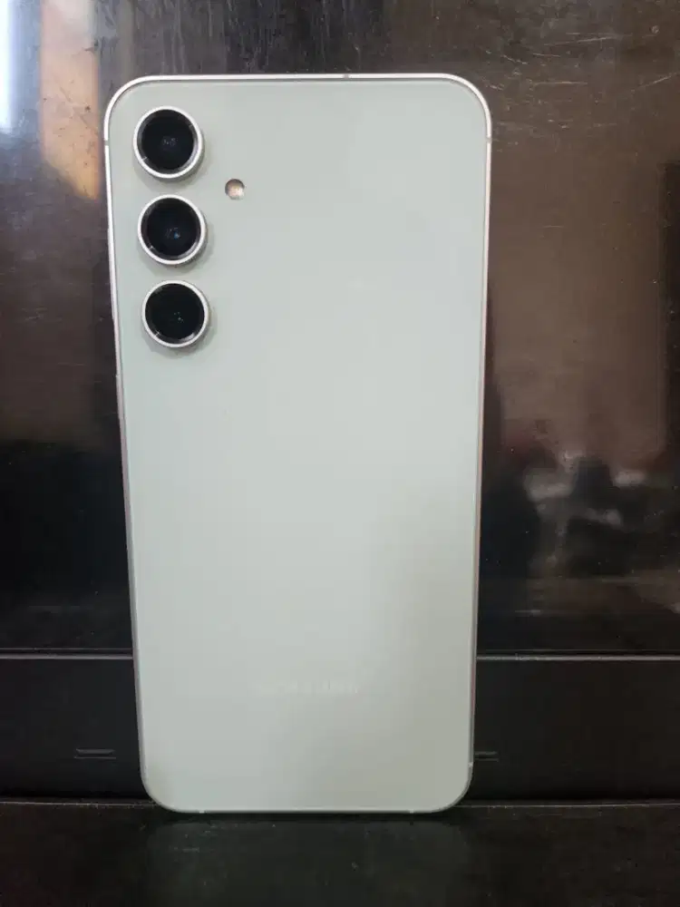Samsung s23 FE 8/256 + charher