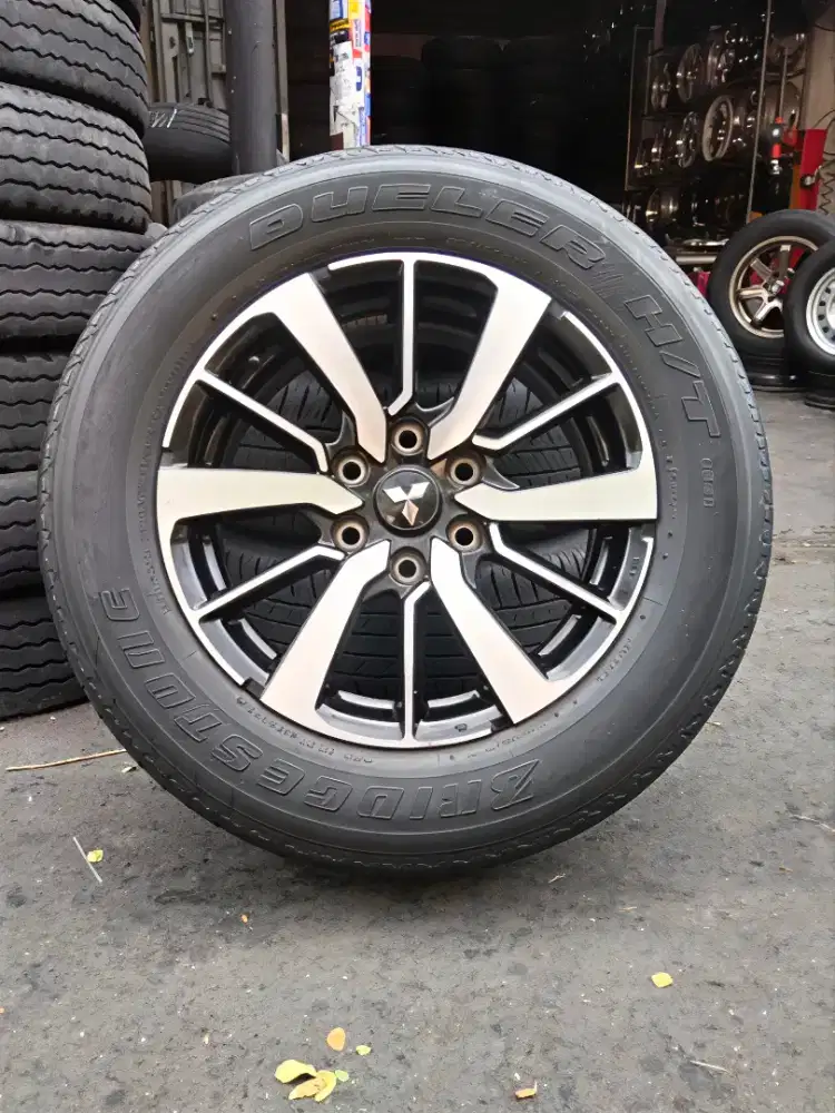 R18 Original Pajero + Ban Bridgestone ori