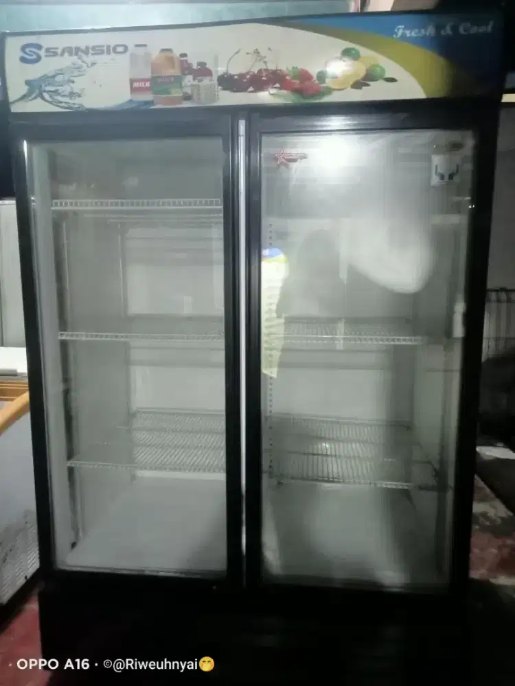 DIJUAL CEPAT SHOWCASE SANSIO 6 RAK 2 PINTU 1000 Liter lebih