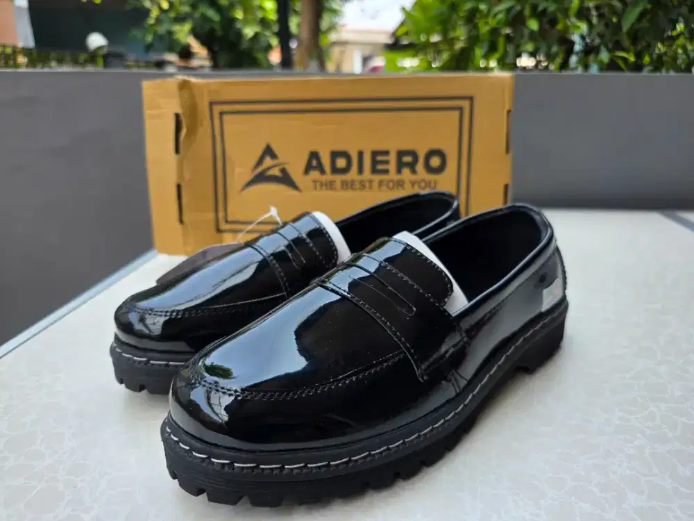 2 Buah Sepatu Pantofel Slop Cocok Untuk Kondangan dan Jalan Santai