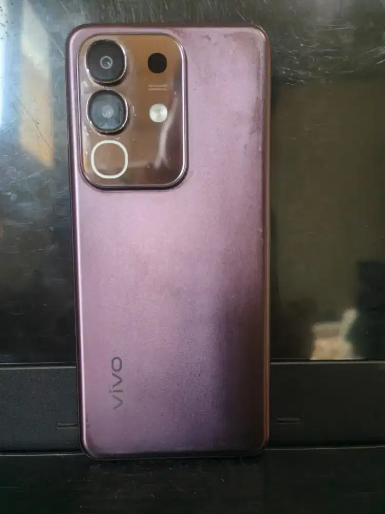 Vivo y29 6/128 + charger