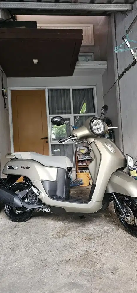 Dijual Yamaha Fazzio Hybrid Lux Titan 2026 like new !