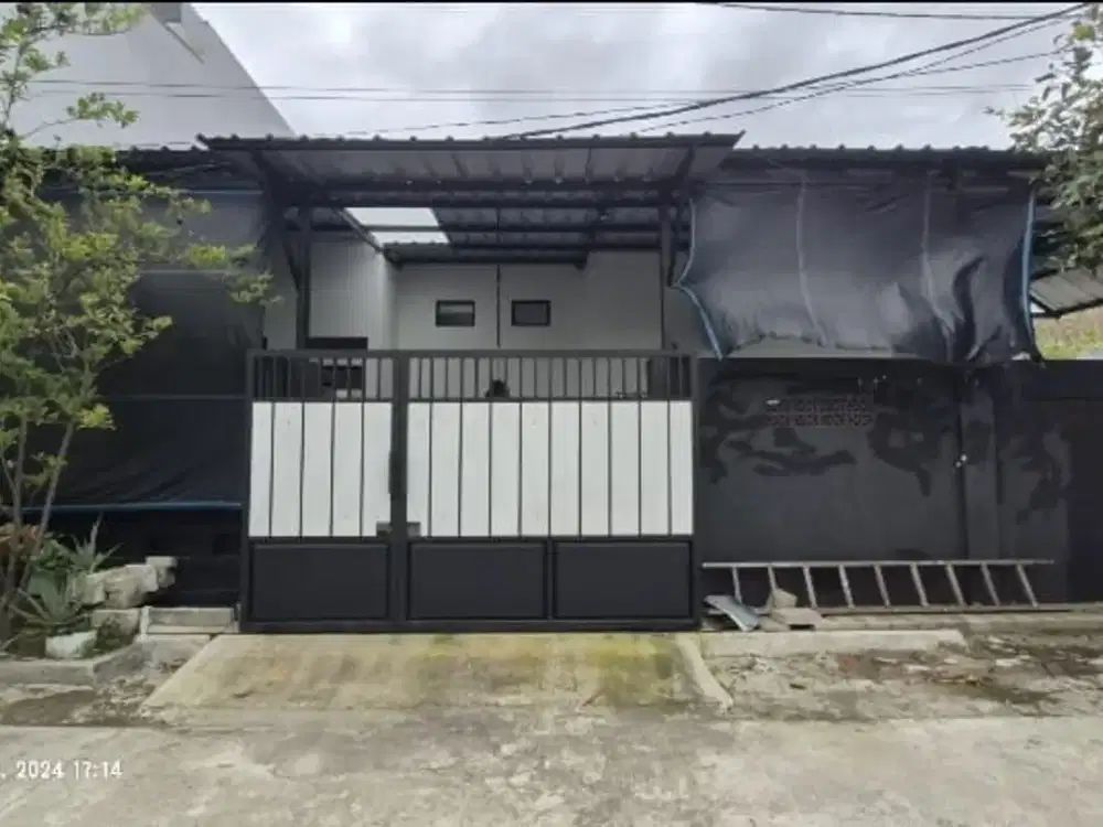 Dijual Rumah Hoek di Harapan Indah 1