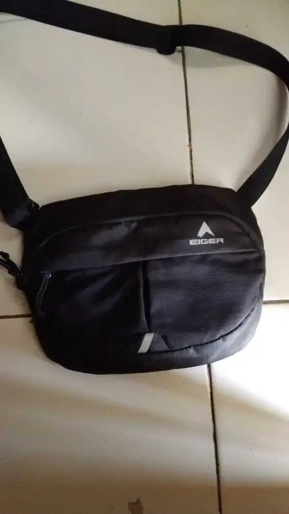 Eiger Paradise 1.0 Shoulder Bag Black preloved mulus