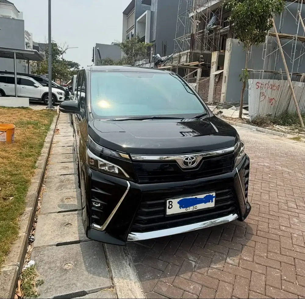 Toyota Voxy 2019 2.0 Sunroof - Cash