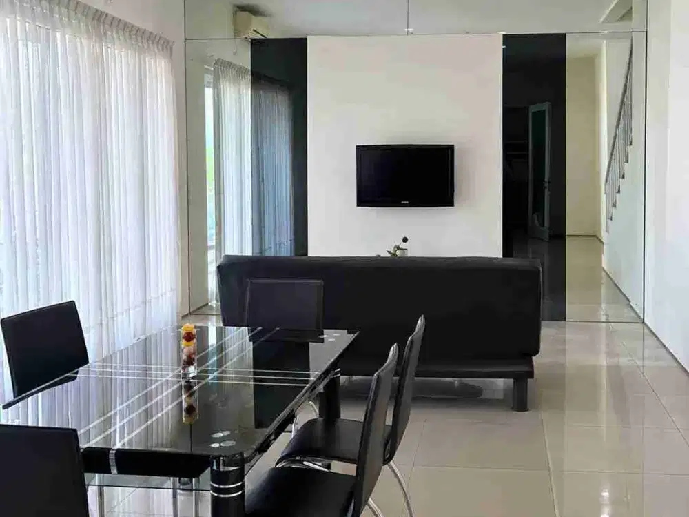 DISEWAKAN RUMAH ROYAL RESIDENCE ,WIYUNG,SURABAYA BARAT SUDAH RENOVASI